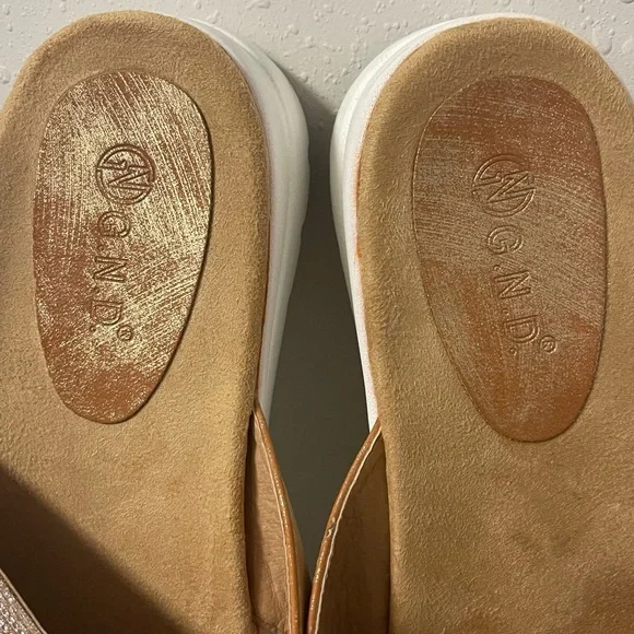 G.N.D. Crossover Platform Sandal - White Tan & Gold Tones - Size 10 - Picture 12 of 12